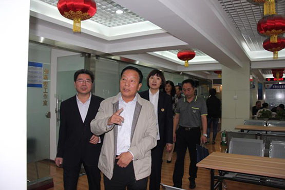 省司法廳廳長(zhǎng)牛紀(jì)南到甘肅國(guó)信公證處 調(diào)研公證改革工作